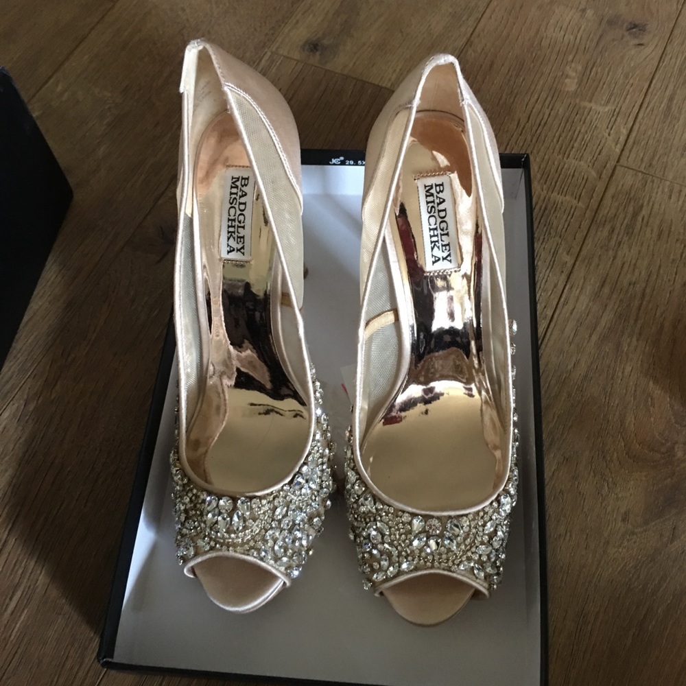 Badgley Mischka champagne wedding shoes sz 9.5